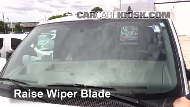 2017 Chevrolet Express 2500 4.8L V8 FlexFuel Extended Cargo Van Balais essuie-glace avant Changer les balais des essuie-glace